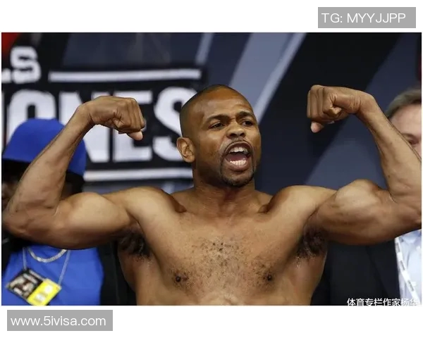 罗伊琼斯与泰森称重现场紧张气氛引发拳迷热议与期待